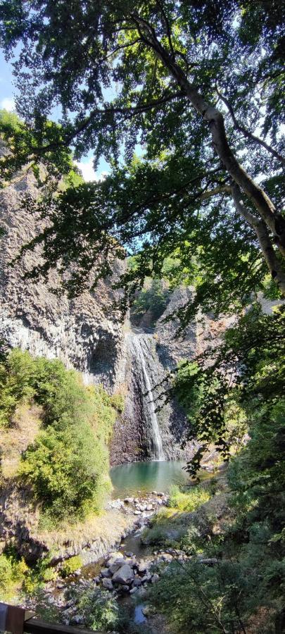 Gite Le Chamaju Labeaume Exteriör bild